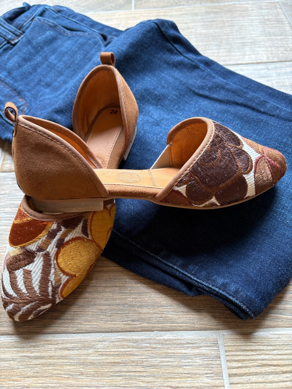 Women's Mexico Lindo Embroidered Slip On Shoes, Size 24 (U.S. 7)